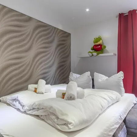 Ferienwohnung Arbeitsplatz, Tiefgaragenstellplatz, 4K Tv Netflix Leipzig Exterior foto